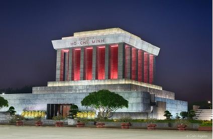Ho-Chi-Minh-mausoleum-Hanoi-Vietnam-2